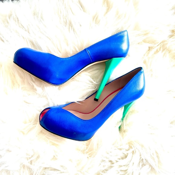 NWT beautiful SW heels - Picture 4 of 4